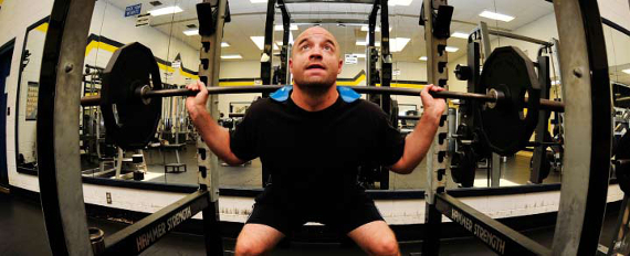 Sala de pesas de gimnasio