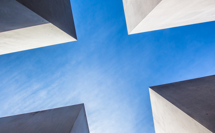 Cruz formada por edificios